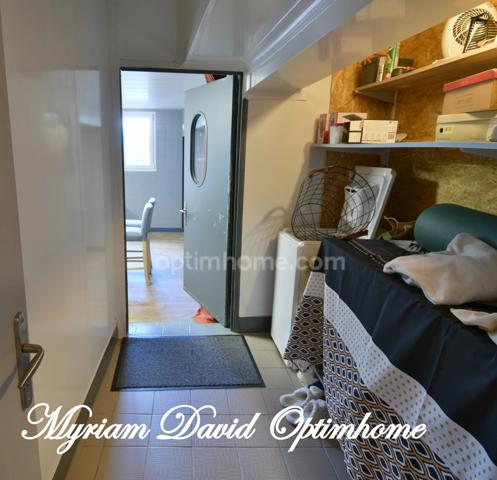 Immeuble de rapport rénové – 2 appartements + local commercial – Rostrenen centre