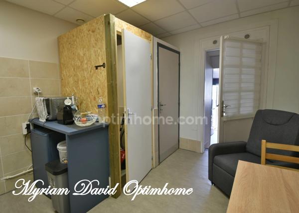 Immeuble de rapport rénové – 2 appartements + local commercial – Rostrenen centre