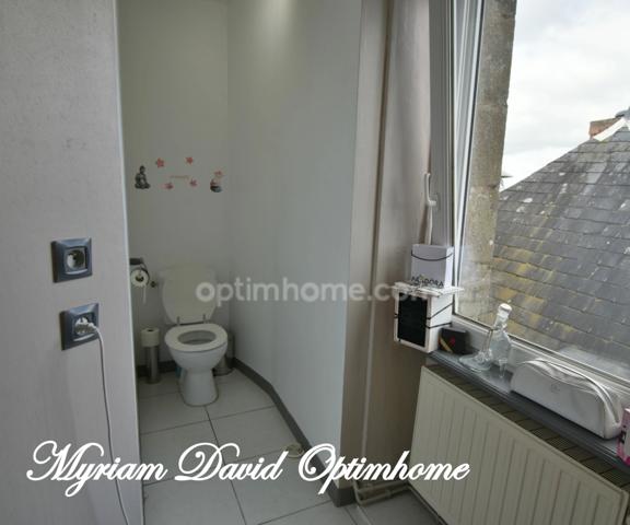 Immeuble de rapport rénové – 2 appartements + local commercial – Rostrenen centre