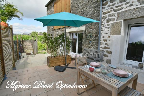 Immeuble de rapport rénové – 2 appartements + local commercial – Rostrenen centre