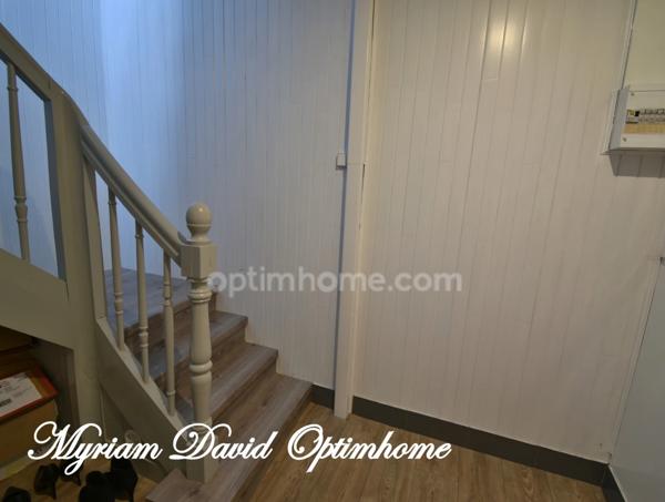 Immeuble de rapport rénové – 2 appartements + local commercial – Rostrenen centre