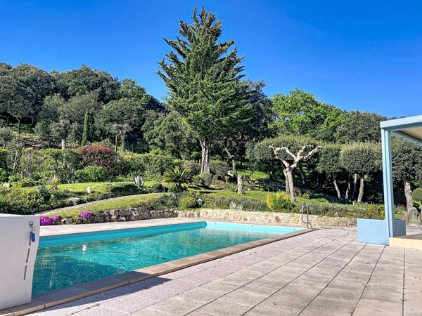 VILLA D'EXCEPTION DANS UN CADRE PRIVILIGIÉ, CÉRET