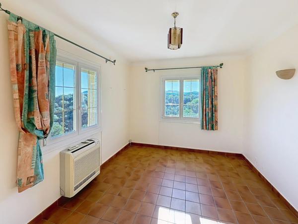 VILLA D'EXCEPTION DANS UN CADRE PRIVILIGIÉ, CÉRET