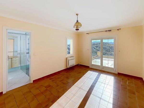 VILLA D'EXCEPTION DANS UN CADRE PRIVILIGIÉ, CÉRET