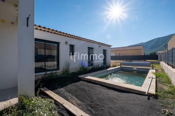 Villa contemporaine de 2022 avec 6 chambres, piscine et jardin clos