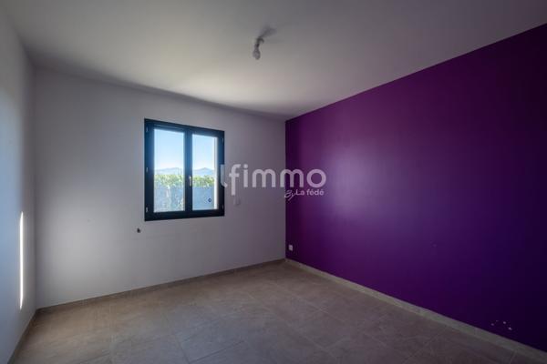 Villa contemporaine de 2022 avec 6 chambres, piscine et jardin clos