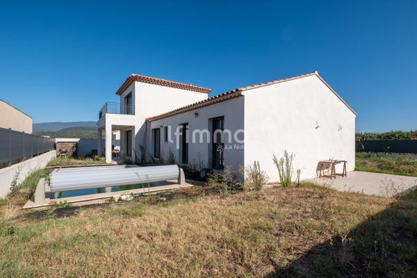 Villa contemporaine de 2022 avec 6 chambres, piscine et jardin clos