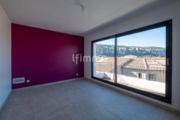 Villa contemporaine de 2022 avec 6 chambres, piscine et jardin clos