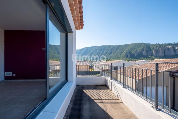 Villa contemporaine de 2022 avec 6 chambres, piscine et jardin clos