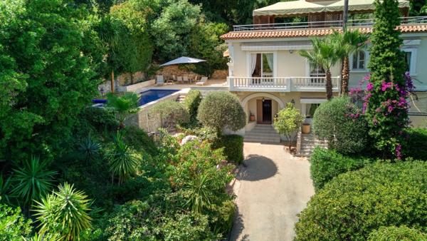 Cannes - Golfe-Juan - Villa belle époque vue mer avec rooftop