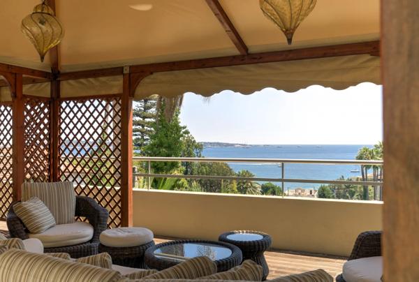Cannes - Golfe-Juan - Villa belle époque vue mer avec rooftop