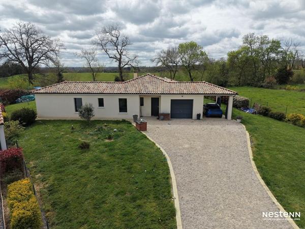 A Vendre Maison contemporaine de 2020 de plain-pied de 122 m² avec garage et jardin à Condom