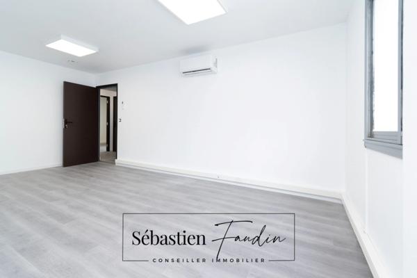 Dpt Bouches du Rhône (13), à louer GÉMENOS Bureau de 24 m² - Climatisation réversible - Electricité et fibre (inclus dans les charges) - Stationnement facile - Rénové