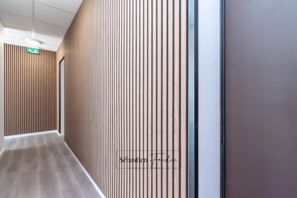 Dpt Bouches du Rhône (13), à louer GÉMENOS Bureau de 24 m² - Climatisation réversible - Electricité et fibre (inclus dans les charges) - Stationnement facile - Rénové