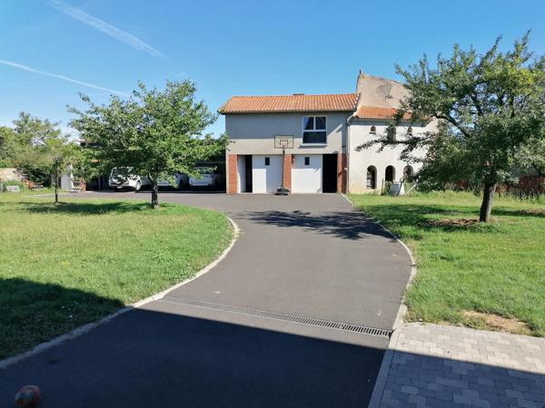 Vente                                                      Maison
                        
                     7 pièces                      164 m2                     à Clermont-Ferrand