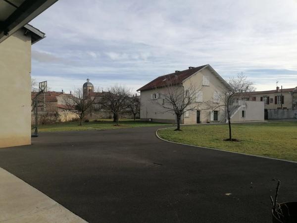 Vente                                                      Maison
                        
                     7 pièces                      164 m2                     à Clermont-Ferrand