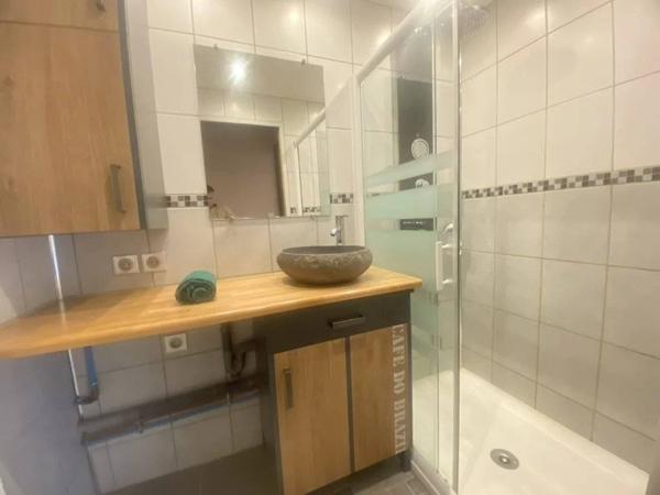 03200 VICHY APPARTEMENT 3 PIÈCES AVEC BALCONNETS AVEC CAVE- COEUR DE VILL