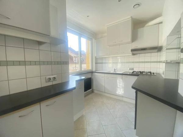 03200 VICHY APPARTEMENT 3 PIÈCES AVEC BALCONNETS AVEC CAVE- COEUR DE VILL