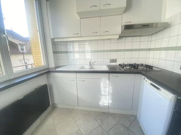 03200 VICHY APPARTEMENT 3 PIÈCES AVEC BALCONNETS AVEC CAVE- COEUR DE VILL