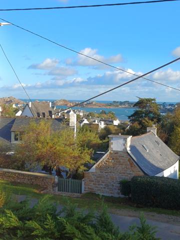 Plougasnou (29630) Plougasnou, le Diben, maison 4 chambres sur 670 m2 de terrain, sous sol total.