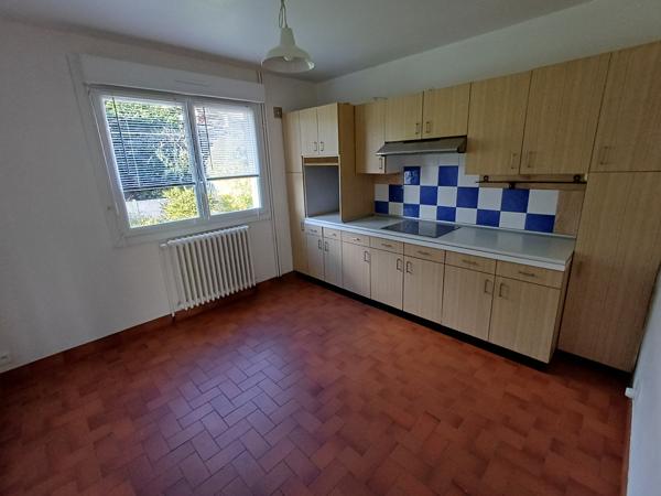 Plougasnou (29630) Plougasnou, le Diben, maison 4 chambres sur 670 m2 de terrain, sous sol total.