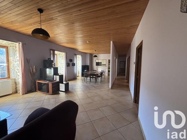 Domaine 20 pièces de 600 m² à Jaujac (07380)