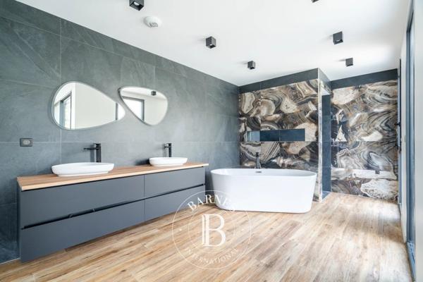 Marseille 11ème, Maison 4 Chambres -  335 m² à vendre