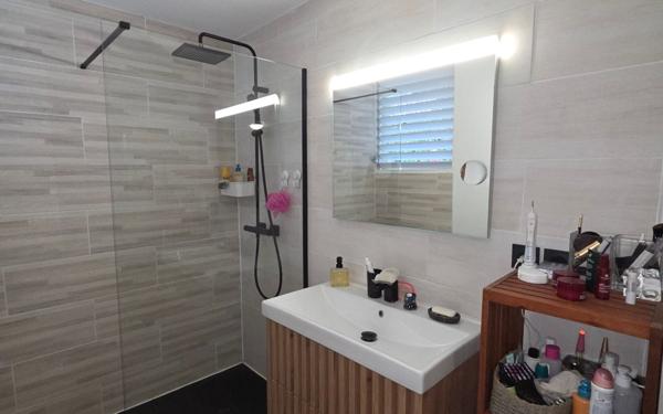 Appartement à vendre    2 pièces • 54 m2 Le Gosier