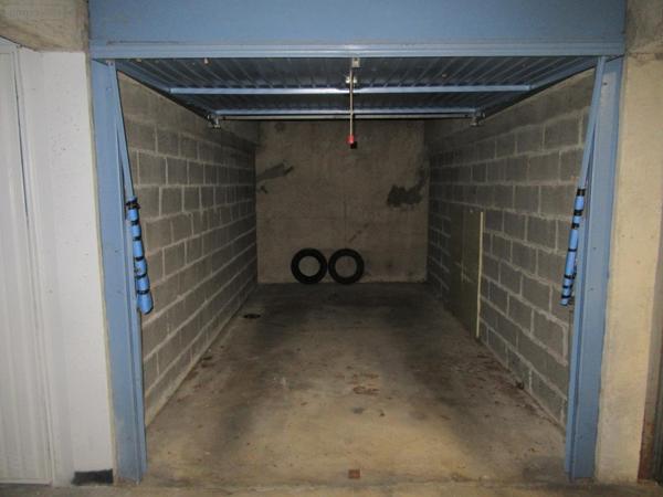 Garage - Parking à louer à Rennes en Ille-et-Vilaine (35000), ref : 204