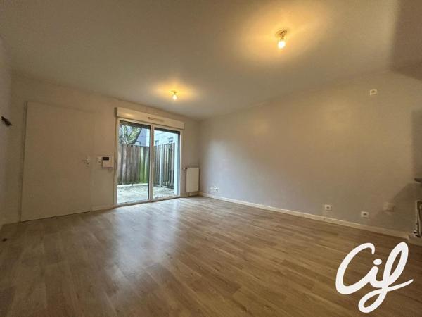 Appartement T2 NANTES La route de Sainte-Luce - 41.7 m2  150 500 Euros