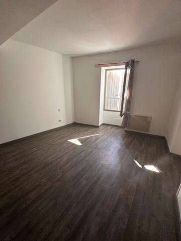 JOLI T2 SPACIEUX ET LUMINEUX AVEC PARKING A PROXIMITE