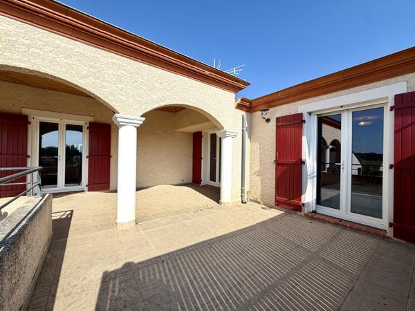 Maison avec jardin et piscine pool house et garage