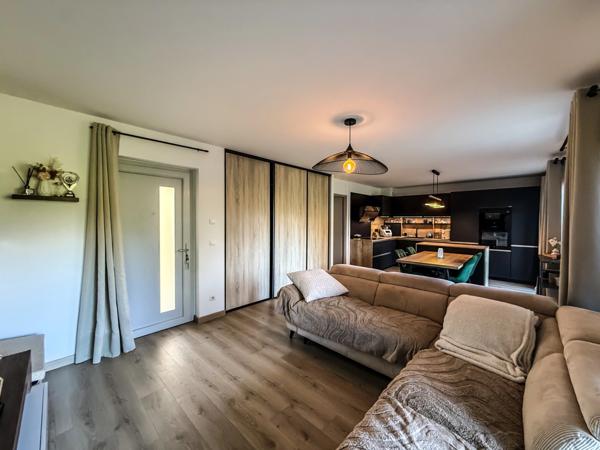 À vendre – Appartement T3 traversant en rez-de-jardin entièrement rénové à Reignier-Ésery (74)