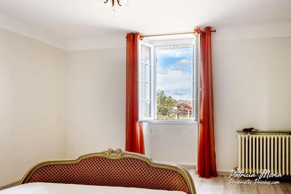 Maison centre ville de HINX 185 m2 Avec dépendances