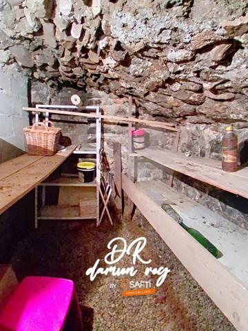 Maison de ville en pierre, 50m² habitables, idéal petit budget