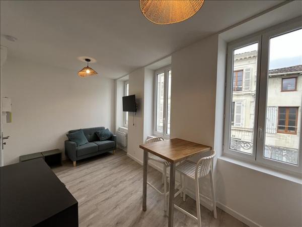 Appartement à louer |  ST JEAN D ANGELY |  2 pièces | 20 m²
