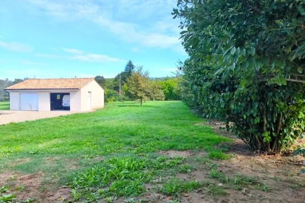 A  L'Est de BERGERAC, MAISON DE 2021 AVEC DOUBLE GARAGE ET GRAND JARDIN