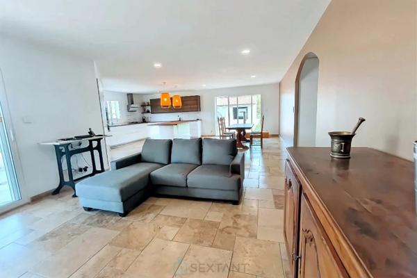 A  L'Est de BERGERAC, MAISON DE 2021 AVEC DOUBLE GARAGE ET GRAND JARDIN