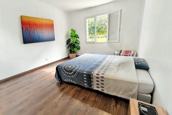 A  L'Est de BERGERAC, MAISON DE 2021 AVEC DOUBLE GARAGE ET GRAND JARDIN