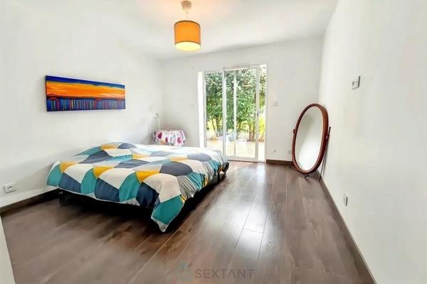 A  L'Est de BERGERAC, MAISON DE 2021 AVEC DOUBLE GARAGE ET GRAND JARDIN