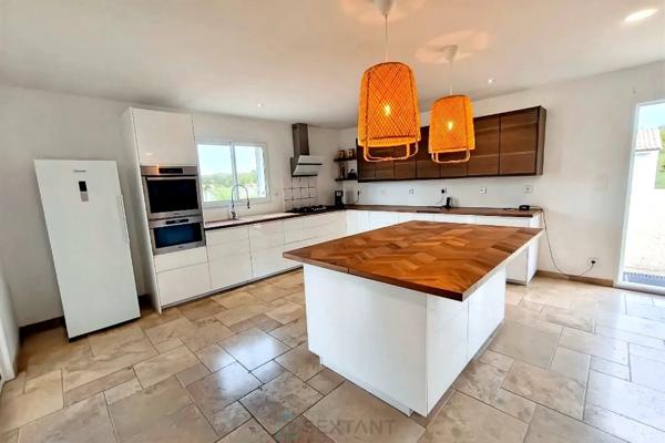 A  L'Est de BERGERAC, MAISON DE 2021 AVEC DOUBLE GARAGE ET GRAND JARDIN