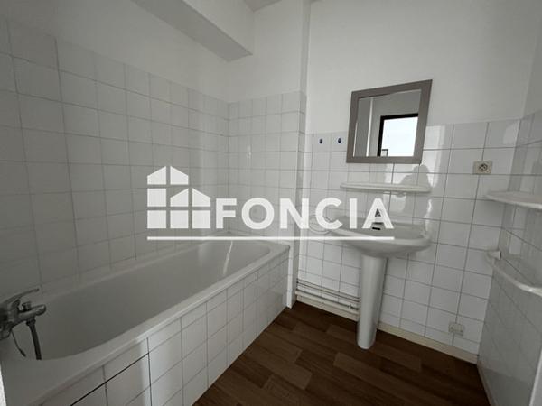 Location Appartement 2 pièces 50.53 m² - RESIDENCE JARDINS DE LA ROCHE - 57 RUE DE LA ROCHE Poitiers 86000