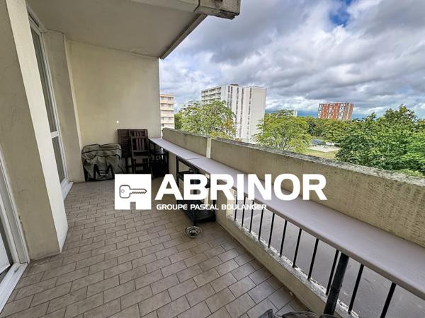 Appartement de Type 2 - balcon - cave - place de parking. WATTIGNIES