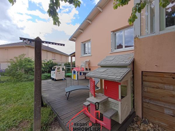 Maison 3 chambres + sous sol + véranda + carport + terasse