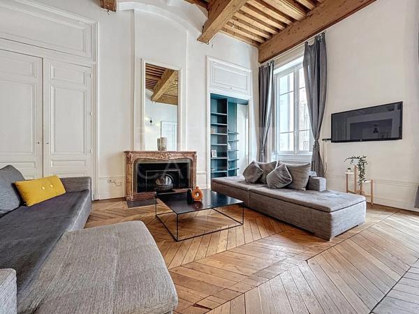 APPARTEMENT T3 A LOUER - LYON 2EME ARRONDISSEMENT - 145.48 m 2 - 2 100 € charges comprises par mois