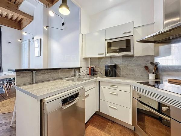 APPARTEMENT T3 A LOUER - LYON 2EME ARRONDISSEMENT - 145.48 m 2 - 2 100 € charges comprises par mois