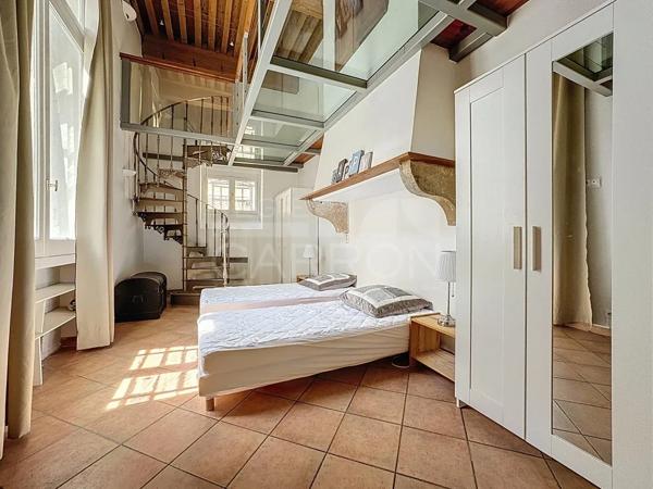 APPARTEMENT T3 A LOUER - LYON 2EME ARRONDISSEMENT - 145.48 m 2 - 2 100 € charges comprises par mois
