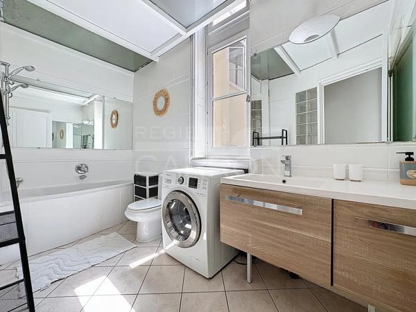 APPARTEMENT T3 A LOUER - LYON 2EME ARRONDISSEMENT - 145.48 m 2 - 2 100 € charges comprises par mois