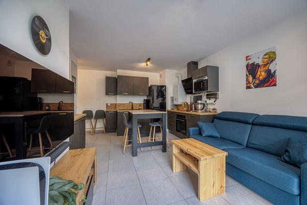 À VENDRE - Charmant appartement T2 proximité centre de La Balme-de-Sillingy - Place de parking privative, box