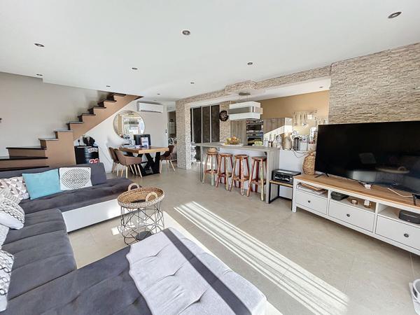 Rare à la vente, superbe duplex lumineux avec terrasse et vue dégagée